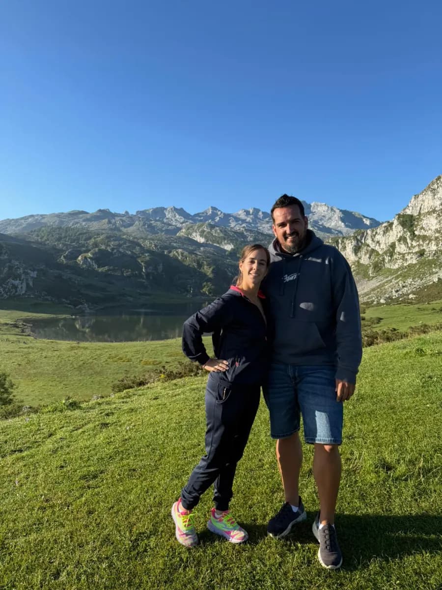 Jonay y Joana en los Lagos de Covadonga