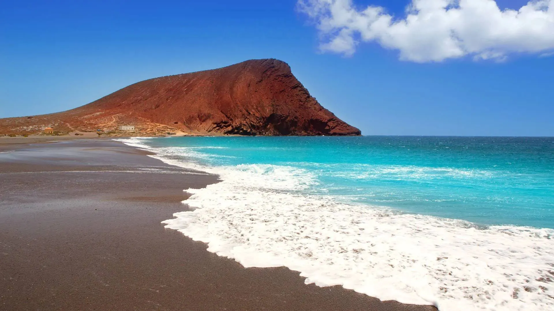 Playa de La Tejita y Montaña Roja, en el sur de Tenerife